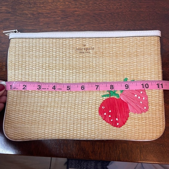 Kate Spade Picnic in the Park Strawberry Pouch EUC - Picture 3 of 5